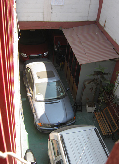 Hostal Villarica, autos en el patio
                            para alquilar (01)