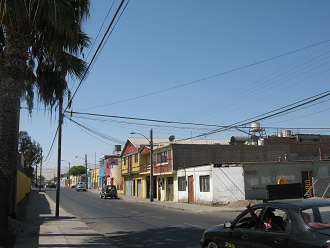 Calle Lagos con hostal Villarica