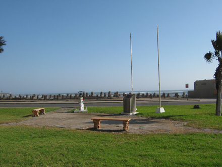 Avenida a la playa de Arica, monumento de
                    rueda