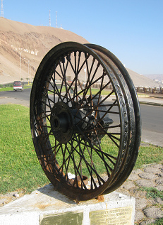 Avenida a la playa de Arica, monumento de
                    rueda, la rueda