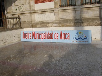 Placa "Ilustre Municipalidad de
                        Arica"