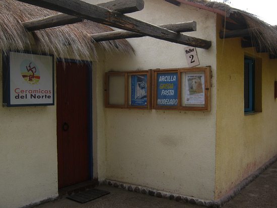 Pueblo artesanal de Arica, casa de
                              cerámicas, taller no. 2