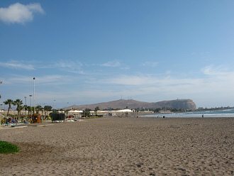 La playa Chinchorro con cerro
                                  Morro 01