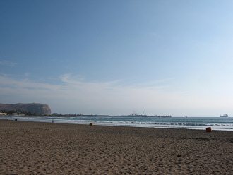 La playa Chinchorro con cerro Morro
                                02