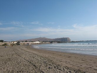 La playa Chinchorro con cerro Morro
                                03