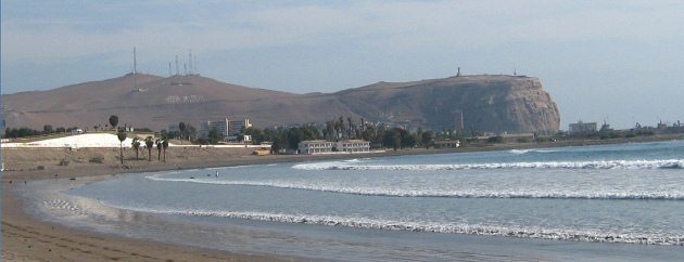 La playa Chinchorro con cerro Morro 03,
                          primer plano