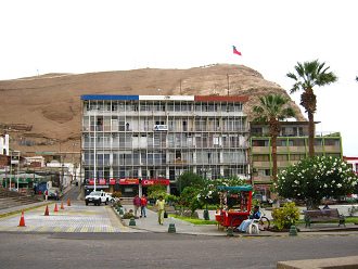 Plaza Coln con la casa Coln de
                                  la gobernacin de Arica ("cin
                                  Coln")