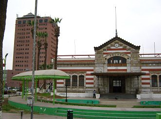Plaza Baquedano, la ex aduana con
                                  un amfiteatro 01