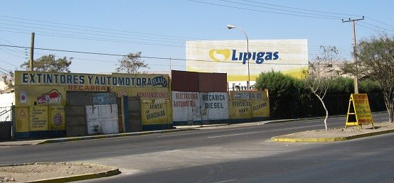 Avenida Rocca, extintores y Lipigas, primer
                        plano
