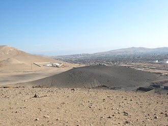 Die Sicht vom Kartoffelberg
                                  (Cerro Chuo) auf Arica bis zum Strand
                                  08