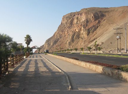 Playa Laucho, la ciclova con la vista al
                        cerro Morro