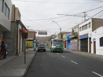 Strasse des 21. Mai, grner Bus