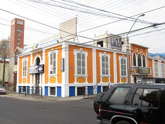 Strasse des 21. Mai, eine weitere
                        Voruniversittsschule, die PreUt ("colegio
                        preuniversitairo PreUt")