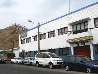 Strasse des 21. Mai, die italienische
                        St.-Anna-Schule ("colegio italiano Santa
                        Anna")