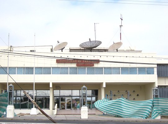 18.-September-Allee, die
                        Tarapaca-Universitt, die Frontfassade