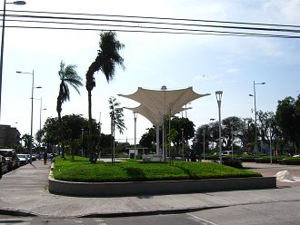 Chacabuco-Allee mit dem Feldpark
                            (parque Campo)