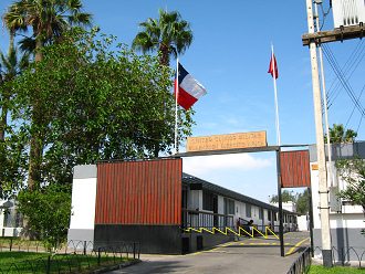 Das militrisch-medizinisches
                                    Zentrum (centro clnico militar) an
                                    der Velasquezallee, der Eingang