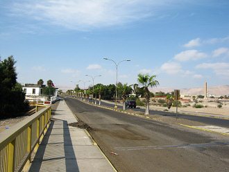 Die Chile-Allee in Arica von der
                                  Flussbrcke ber den St.-Josefs-Fluss
                                  nach Norden gesehen