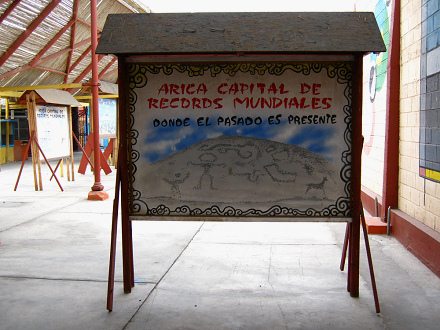 Cuadro indicando rcords de Arica (06)
                          con los geoglifos del cerro Sagrado