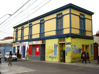 Kreuzung Bolognesipassage /
                                Sotomayorstrasse, ein gelbes Haus