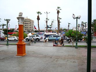 Kolumbusplatz, das Kolumbusdenkmal
                                01