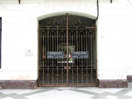 Die Bahnstation der Zge von Arica nach La
                        Paz, der Eingang