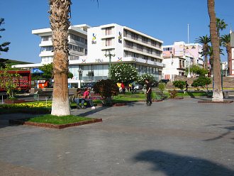 Plaza Coln, juveniles con plataformas
                          con ruedas