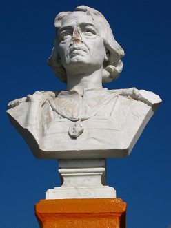 Plaza Coln, el monumento Coln,
                                  busto sin nariz
