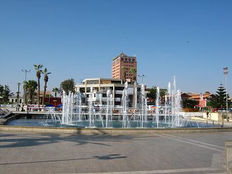 Plaza Mackenna, fontana con
                                  posicin 02
