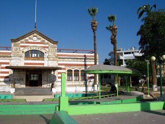 Plaza Baquedano, la ex aduana con
                                  el anfiteatro 02