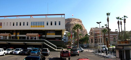 El
                            correo con el cerro Morro y con la ex aduana
                            de Gustave Eiffel (hoy Casa de la Cultura),
                            panorama