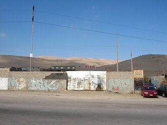 Der Weg durch die Gewerbezone hinter dem
                          Kartoffelberg 02