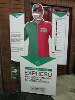 La estacin del metro
                          "Baquedano", el principio
                          "verde y rojo" de la lnea del
                          metro