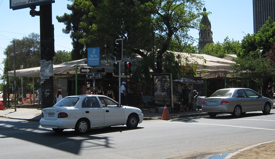 Rtulo de la calle Po Nono con la
                          indicacin "barrio Bellavista",
                          primer plano