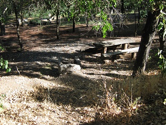 Ein Grill in der Gipfel-Picknickzone