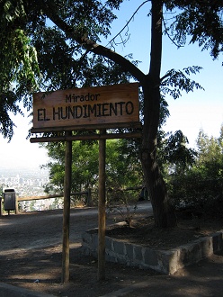 Die Tafel bei der Aussichtsplattform
                          "Hundimiento"