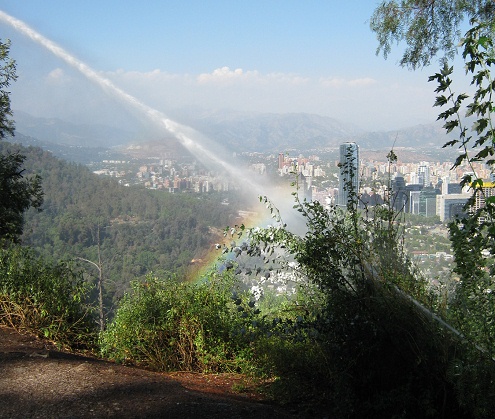 Irrigacin con arco iris con panorama,
                            primer plano