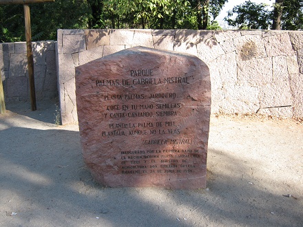 Piedra memorial "Gabriela
                                  Mistral"