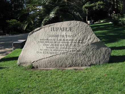 Piedra memorial para Tupahue
