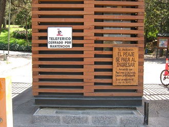Tafel der Mautstation am Eingang zum
                          Metropolitano-Park