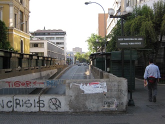 Avenida Higgins con el paseo del Libro