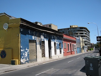 Farbige Huser an der Kathedralenallee
                        (avenida Catedral)