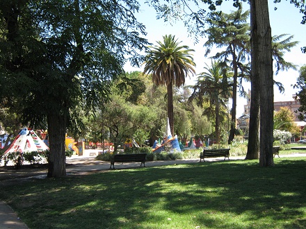 Plaza Brasil, parque infantil con volcanes