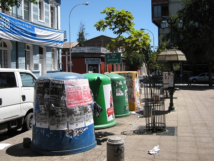 Brasilienplatz, Recyclingstation mit 4
                        Containern