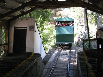 Die Standseilbahn fhrt 01