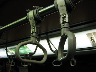 Handhalter in der U-Bahn von Santiago