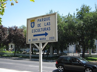 Placa indicadora al parque de las
                          esculturas