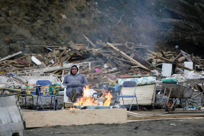 Pichilemu,
                Mann am Feuer [A13]