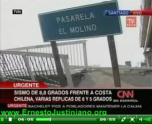 Santiago,
                  pasarela "El Molino" rompida despus del
                  terremoto del 27/2/2010, placa [68]