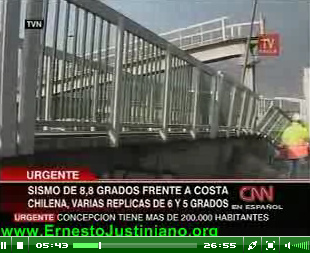 Santiago,
                  pasarela "El Molino" rompida despus del
                  terremoto del 27/2/2010 [69]
